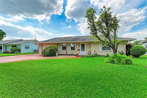3212 York Dr W, Bradenton, FL 34205
