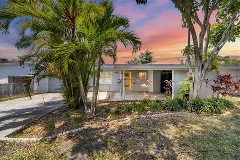 4001 Harrisburg St NE, Saint Petersburg, FL 33703