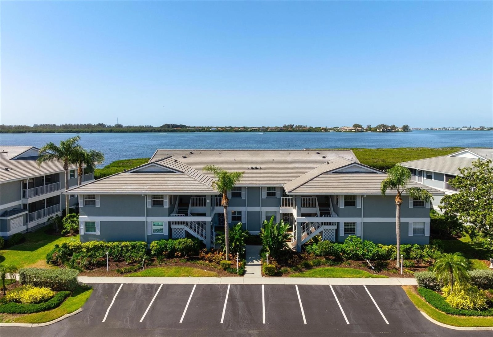 1219 Edgewater Cir, Bradenton, FL 34209 photo 1