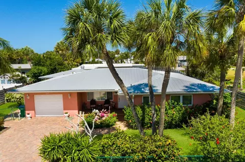 210 83rd St, Holmes Beach, FL 34217