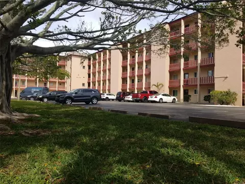 4017 Lake Bayshore Dr #C109, Bradenton, FL 34205