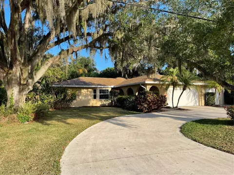 2326 W Leewynn Dr, Sarasota, FL 34240