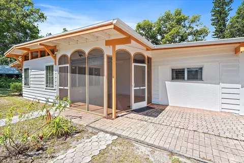 1030 Charlotte Ave, Sarasota, FL 34237
