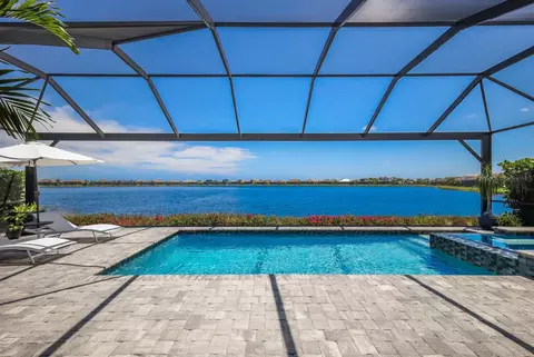 8128 Grande Shores Dr, Sarasota, FL 34240