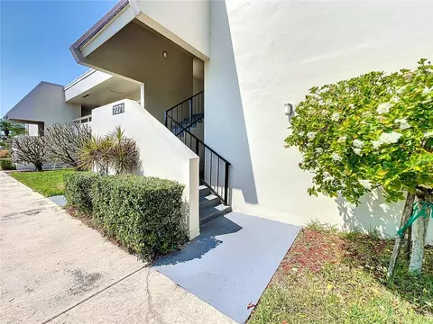 7271 W Country Club Dr N #222, Sarasota, FL 34243