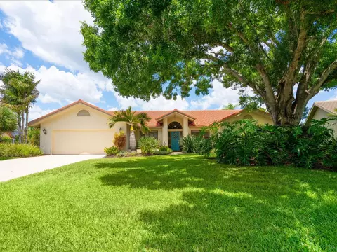 1724 Oak Lakes Dr, Sarasota, FL 34232
