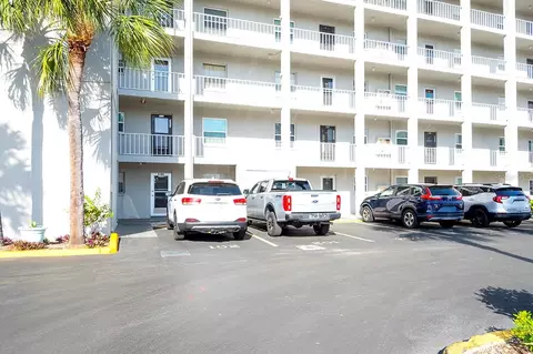 3038 Lake Bayshore Dr #102, Bradenton, FL 34205