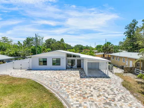 2832 Greenbriar St, Sarasota, FL 34237