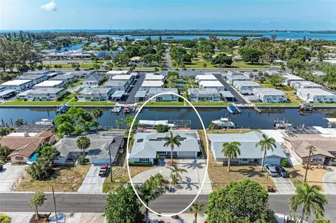 9815 Royal Palm Dr, Bradenton, FL 34210