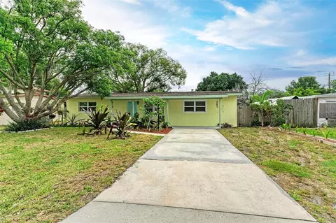 512 63rd Avenue Dr W, Bradenton, FL 34207