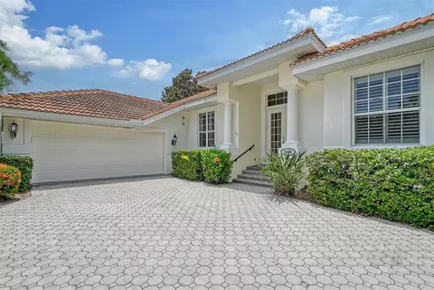 5566 Siesta Estates Ct, Sarasota, FL 34242
