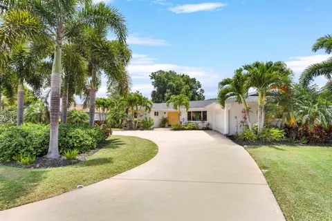 3440 Pine Valley Dr, Sarasota, FL 34239