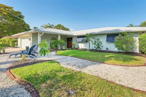 5515 Contento Dr, Sarasota, FL 34242