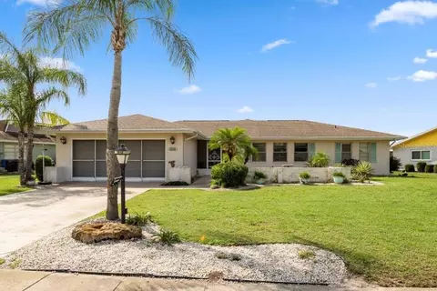 212 Amesbury Cir, Sun City Center, FL 33573