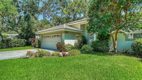 7017 Woodside Oaks Cir, Sarasota, FL 34231