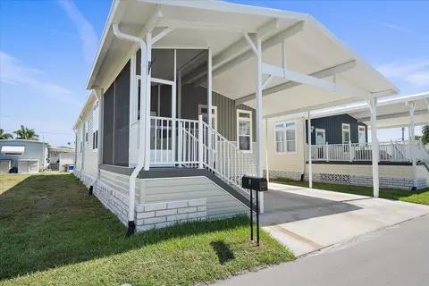 11 Flores Dr, Palmetto, FL 34221