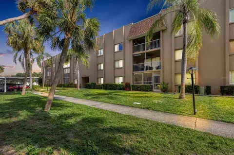 1540 Glen Oaks Dr E #B228, Sarasota, FL 34232