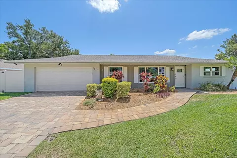 2211 35th St W, Bradenton, FL 34205