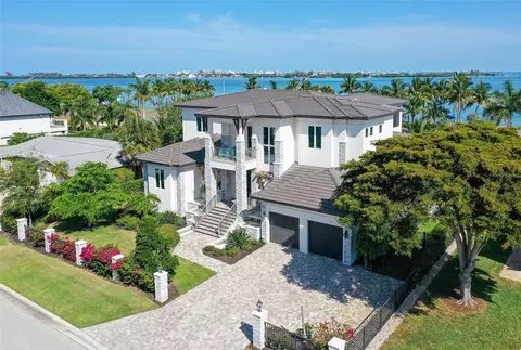 121 Seagull Ln, Sarasota, FL 34236