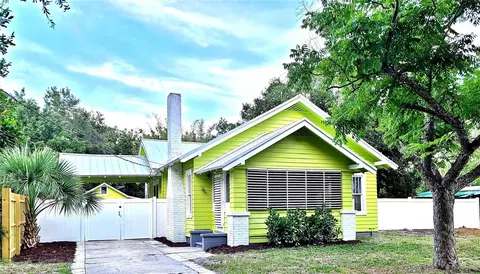 815 27th St W, Bradenton, FL 34205