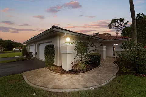 7302 Golf Pointe Cir, Sarasota, FL 34243