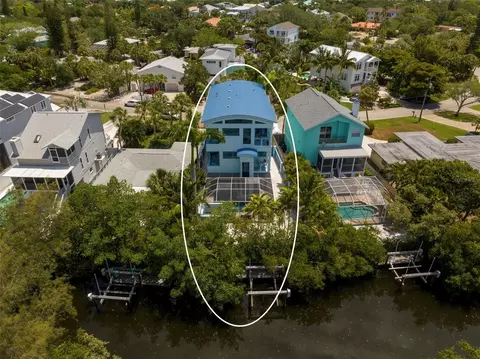 472 Island Cir, Siesta Key, FL 34242