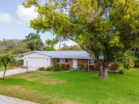 5706 9th Avenue Dr W, Bradenton, FL 34209