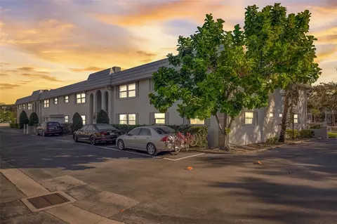 5800 Hollywood Blvd #213, Sarasota, FL 34231