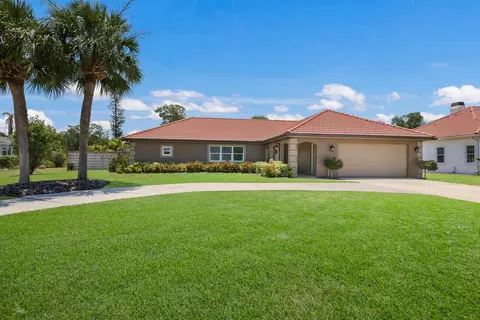 7761 Holiday Dr, Sarasota, FL 34231