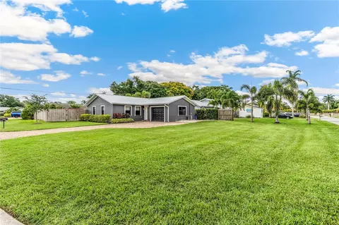 4727 Flatbush Ave, Sarasota, FL 34233