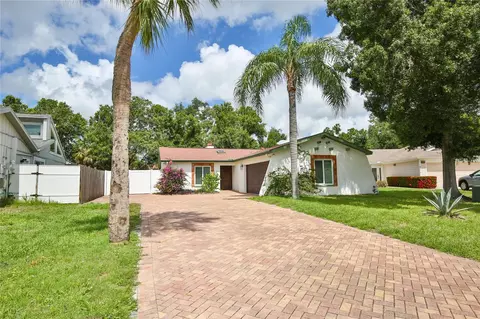 8220 Country Oaks Ct, Sarasota, FL 34243