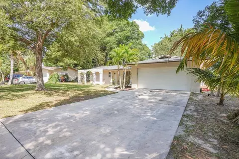 135 Adair Ave, Sarasota, FL 34243