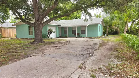 522 Melody Cir, Sarasota, FL 34237