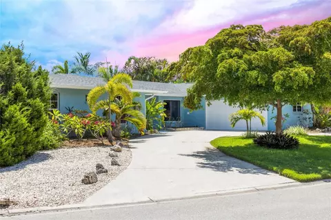 5536 Contento Dr, Sarasota, FL 34242