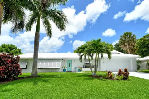3252 Pine Valley Dr, Sarasota, FL 34239