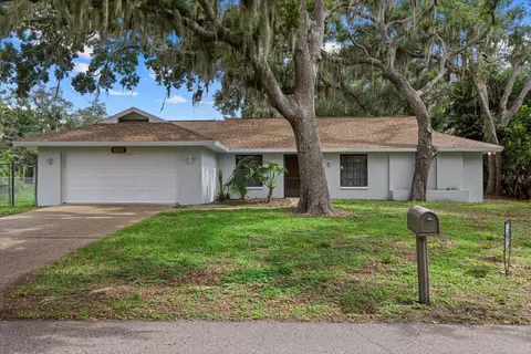 1615 Maple St, Nokomis, FL 34275