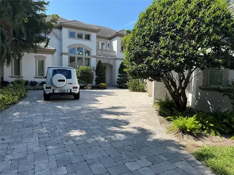 80 Lighthouse Point Dr, Longboat Key, FL 34228