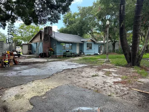2410 Novus St, Sarasota, FL 34237