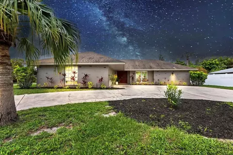 3740 Pin Oaks St, Sarasota, FL 34232