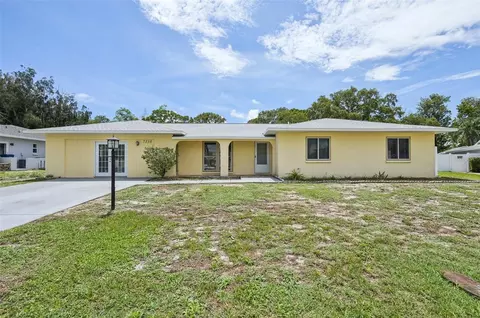 7338 Uranus Dr, Sarasota, FL 34243
