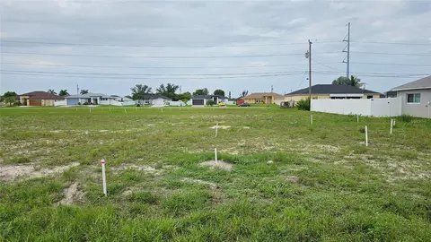 618 NW 8th Ter, Cape Coral, FL 33993