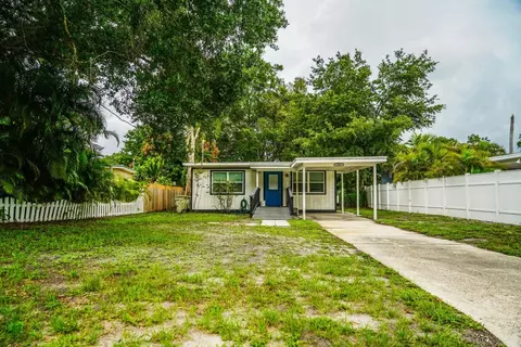 2327 Novus St, Sarasota, FL 34237