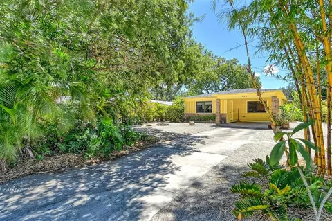 4956 Stevens Dr, Sarasota, FL 34234