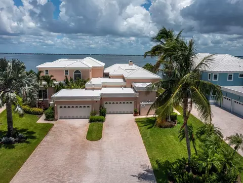 3514 Mistletoe Ln, Longboat Key, FL 34228