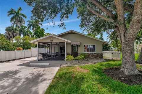 607 84th St NW, Bradenton, FL 34209