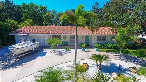 614 Buttonwood Dr, Longboat Key, FL 34228
