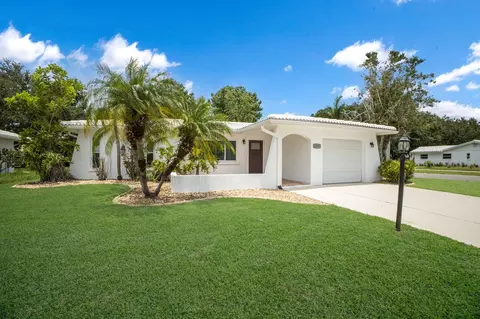 4211 Chinaberry Rd, Bradenton, FL 34208
