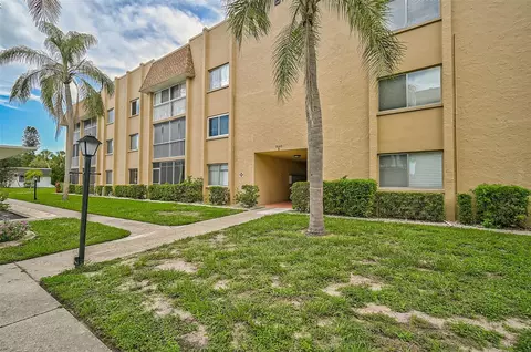 1540 Glen Oaks Dr E #B122, Sarasota, FL 34232
