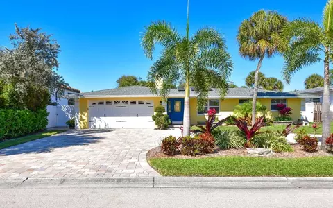 339 Avenida De Paradisio, Sarasota, FL 34242