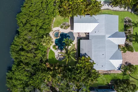 111 Los Cedros Dr, Anna Maria, FL 34216